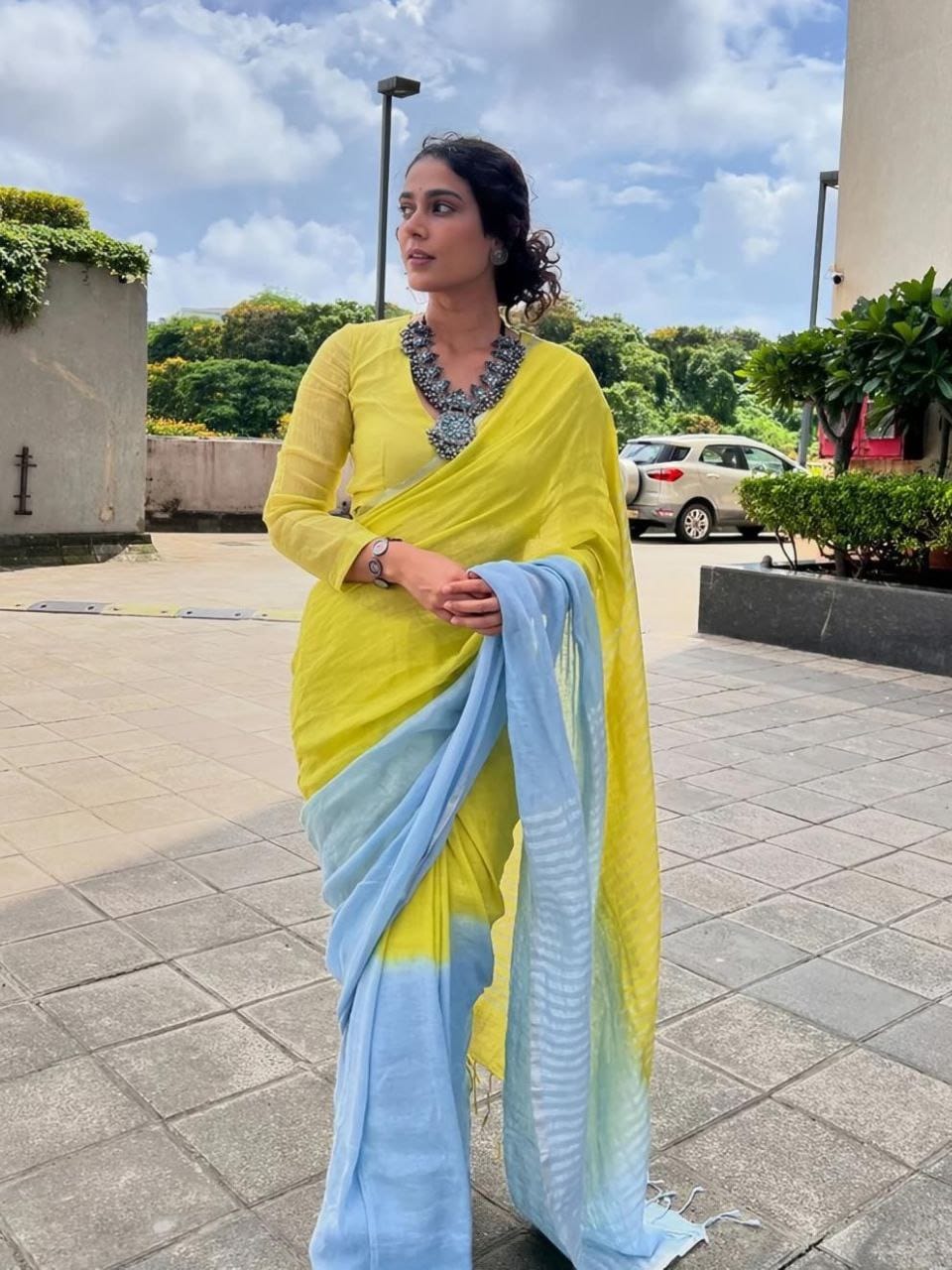 Soft Linen Digital Print Saree with Gold Zari Border & Matching Blouse